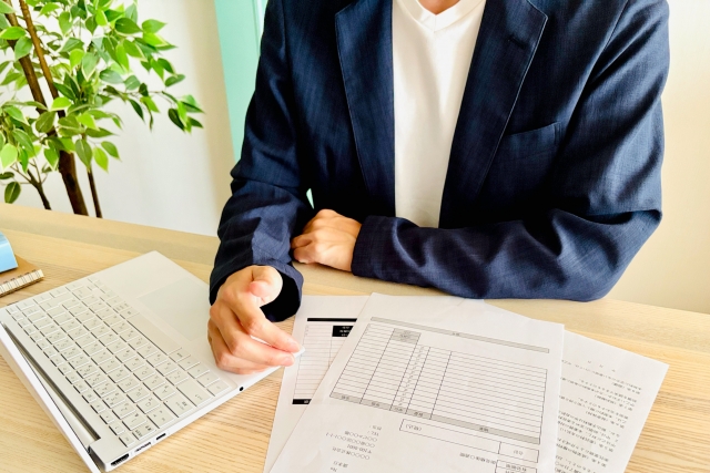 ステップ２：請求書への支払いを保留し、内訳を確認する